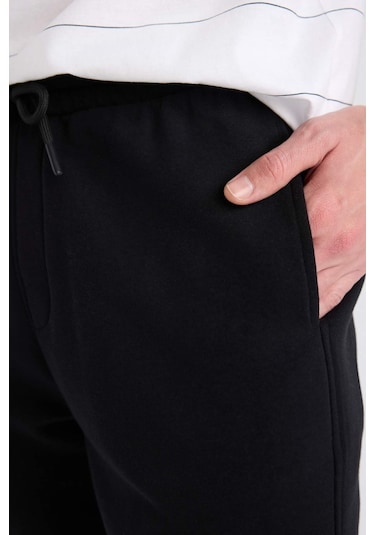 Defacto Regular Fit Düz Paça Beli Bağcıklı Cepli Basic Düz Şort B8672AX24SM Siyah