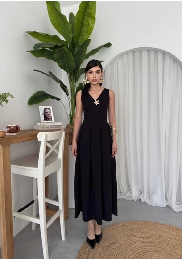 Late Yıldız Detaylı Elbise Siyah