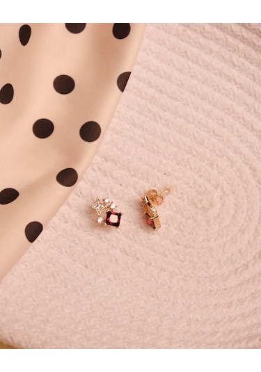 Lekka Design Kadın Takı Kararmaz Çelik Lüks Kırmızı Zirkon Taşlı Yıldızlı Küpe