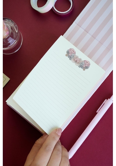 Masa Üstü Sert Kapaklı Notluk. 80 Gram Ivory Kağıt , 340 Yaprak. 11x15,8 Cm. Renkli Kenar. Bej