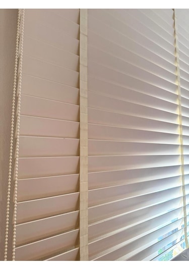 Beyaz Gerçek Ahşap Jaluzi 50mm Zincirli Redüktörlü Kurdelalı Ajs1001 Beyaz