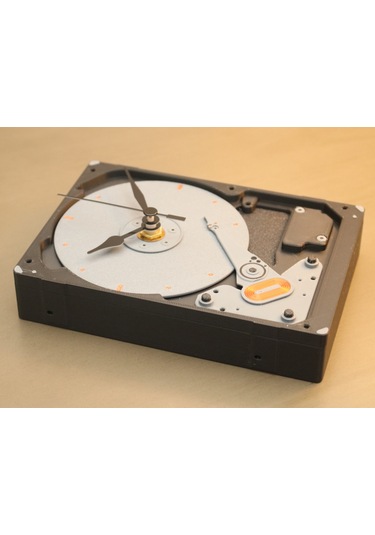 Retro Endüstriyel Hard Disk Tasarımlı Masa Saati - Teknoloji Tutkunlarına Özel Dekoratif Obje