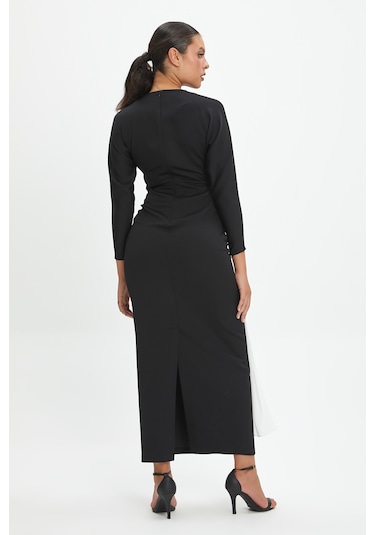 Taş İşlemeli Drapeli Uzun Elbise - Özel Günlerin Göz Alıcı Şıklığıtaş İşlemeli Drapeli Uzun Elbise - Özel Günlerin Göz Alıcı Şıklığı Siyah