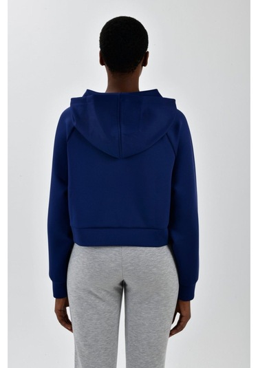 Kadın Sol Göğsü Logo Detaylı Cepli Kapüşonlu Sweatshirt Lacivert