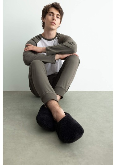 Defacto Erkek Düz Taban Slip On Terlik S0092AZ23WNBK26 Siyah Defacto Erkek Düz Taban Slip On Terlik S0092AZ23WNBK26 Siyah