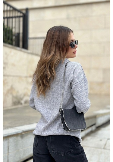 Kadın Gri Yumuşak Dokulu Düğmeli Triko Kazak, Uzun Kol, Regular Kesim, Standart Boy. Gri