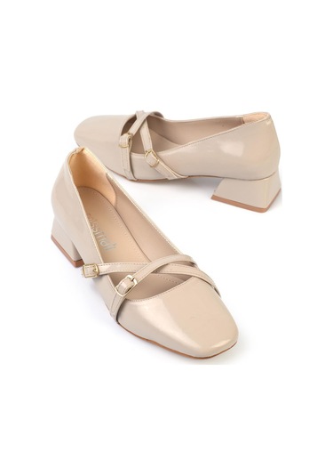 Shoetek Elvinya Kadın Stiletto Kalın Topuklu Çapraz Bantlı Tokalı Küt Burunlu Ayakkabı Bej Rugan Bej Rugan