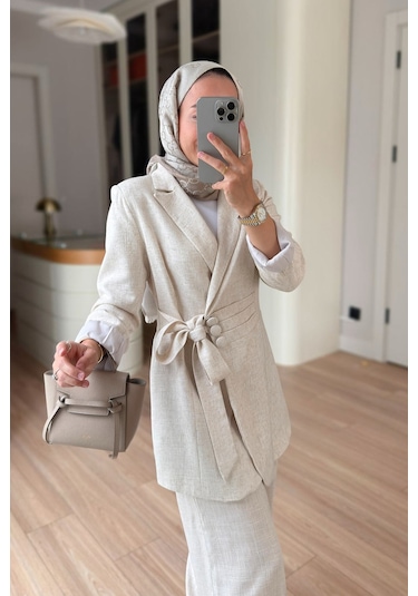 Ka Hijab Bel Detaylı Vatkalı Ceketli Takım - Bej