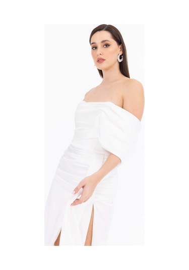 Kadın Asimetrik Yaka Midi Boy Şifon Dokuma Abiye Elbise - Beyaz Beyaz