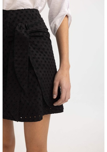 Defacto Normal Bel Astarlı Brode Mini Etek B9946AX24SMBK81 Siyah