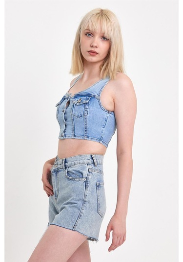 Kadın Önü Düğmeli Cep Detaylı Askılı Denim Crop Açık Mavi