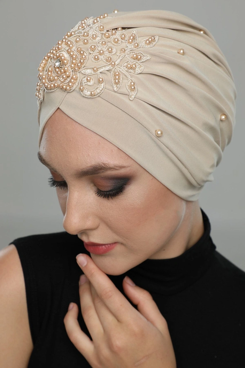 Kopma Astarlı Işlemeli Bej Gül Motifli Hazır Türban Tesettür Abiye Bone Bej Gül