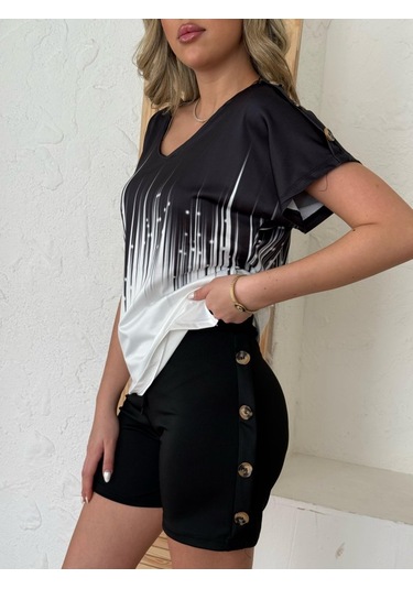Kadın V Yaka Kısa Kol Kenarları Minik Yırtmaç Detaylı Dalgıç Bluz + Düğme Detaylı Dalgıç Şort Çok Renkli Kadın V Yaka Kısa Kol Kenarları Minik Yırtmaç Detaylı Dalgıç Bluz + Düğme Detaylı Dalgıç Şort Çok Renkli