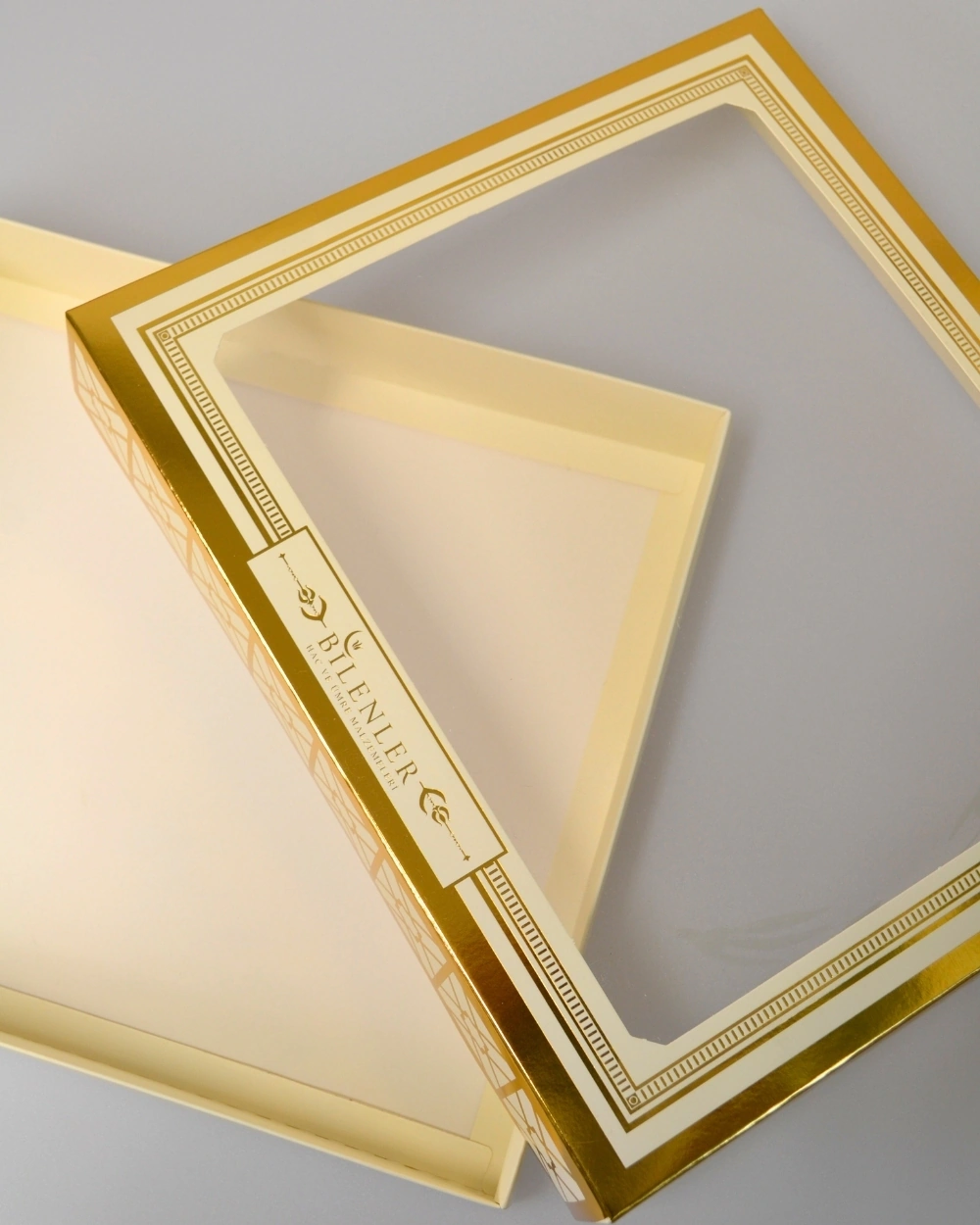 Asetat Pencere Kapaklı Hediye Kutusu Büyük Boy 27x31x5 Cm Sunum Kutusu