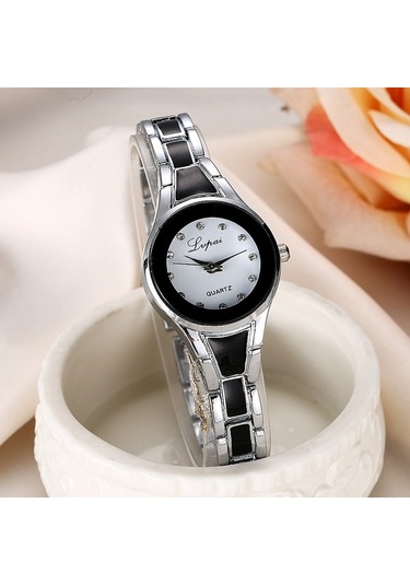 Sones Yaprak Şeklinde Kolye Ucuna Sahip Kadın Kuvars Bileklik Saat Siyah