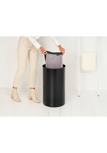Brabantia Matt Black Plastik Kapaklı Çamaşır Sepeti 60lt Siyah