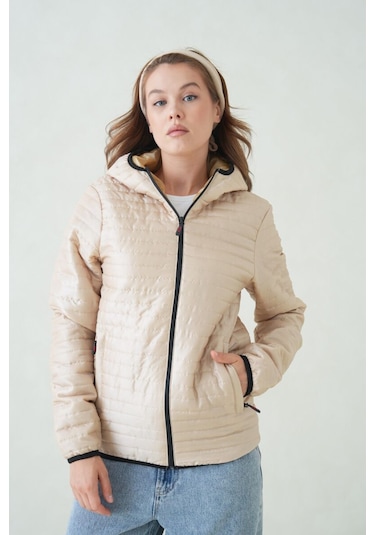 İçi Astarlı Su Ve Rüzgar Geçirmez Cepli Kapüşonlu Kadın Mont Bej