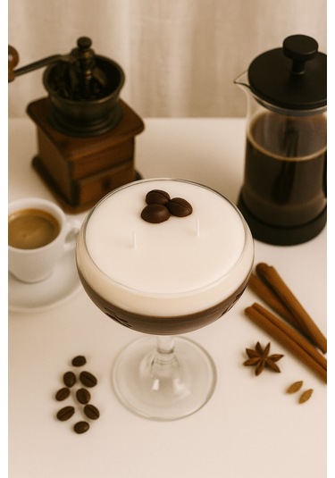 Kahveli Mum Martini Bardağında Kahveli Martini