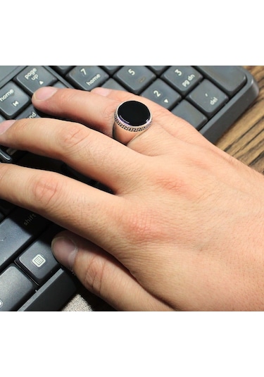 Yuvarlak Üstü Düz Siyah Oniks Taşlı Gümüş Erkek Yüzük