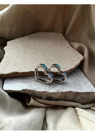 Gümüş Renkli Gözlü Kalp Küpe