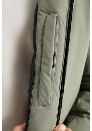 DeFactoFit Termometreli Mont Su İtici Rüzgar Geçirmez Slim Fit Dar Kesim Kapüşonlu Fermuarlı A2125AX24WNKH109