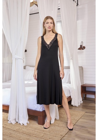 Monamise Kadın Göğüs Ve Sırt Dekolteli Dantelli Ve Yırtmaçlı Gecelik 18631 Siyah