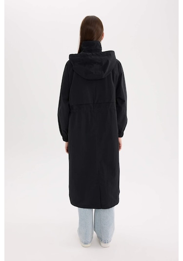 DeFacto Su İtici Kapüşonlu Fermuarlı Cepli Beli Büzgülü Mevsimlik Uzun Yağmurluk A6245AX25SPBK27 Siyah