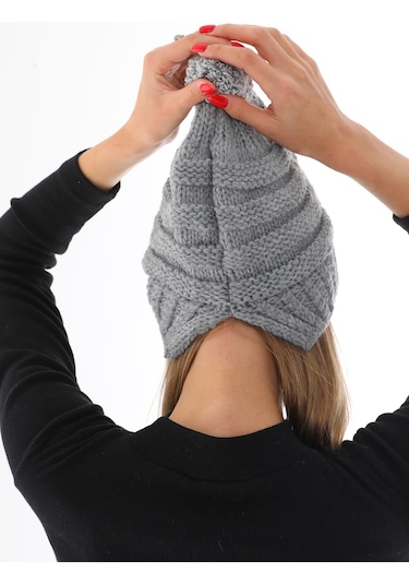 Kadın Kalın Gri Örgü Ponponlu Bere Gri