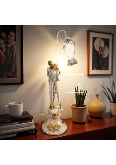 Billyann Beyaz & Gold 83 Cm Yüksekliğe Sahip Romantik Çift Figürlü Masa Lambası Dekoratif Abajur Çok Renkli