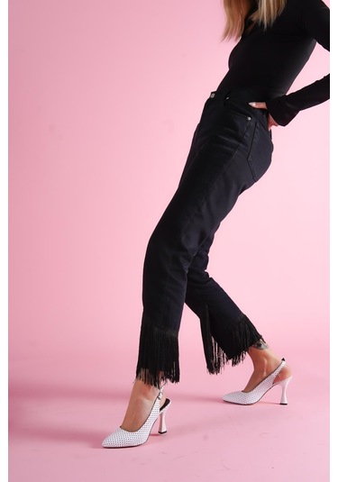 Rozalinda Beyaz Puantiyeli Önü Sivri Günlük Kullanım Topuklu Ayakkabı Beyaz