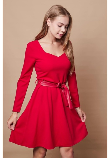 Kadın Likralı Krep Kumaş Kalp Yakalı Uzun Kol Eteği Kiloş Elbise-kırmızı Kırmızı