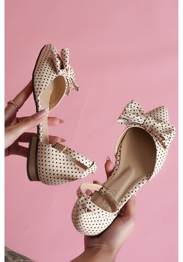 Misty Bej Puantiyeli 2 Cm Topuklu Bilekten Bantlı Sivri Burun Günlük Babet Bej