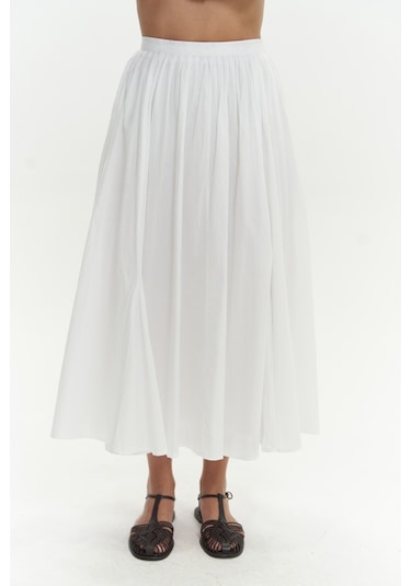 Amaya Bilek Hizasında Pileli Beyaz Etek Beyaz