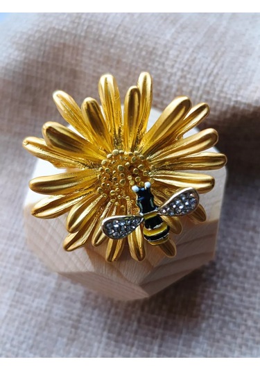 Villovatik Çiçek Üzerinde Tırtıl Broş 173507976 Gri