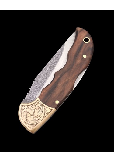 N690 Böhler Çelik Gravürlü Balçıklı Yaylı Çakı Bir Dokunuşla Hazır,her Durumda Güvenilir. Açık Kahverengi