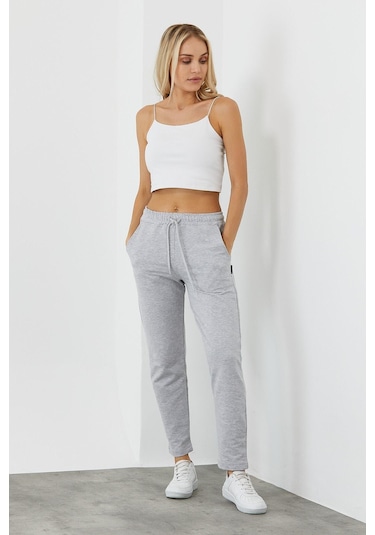 Kadın Gri Regular Fit Düz Paça Beli Lastikli Bağcıklı Eşofman Altı Gri Kadın Gri Regular Fit Düz Paça Beli Lastikli Bağcıklı Eşofman Altı Gri