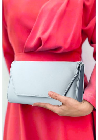 Erkan Saçmacı Gümüş Saten Zincir Askılı Manyetik Kapaklı İç Cepli Zarif Abiye El Çantası GÜMÜŞ