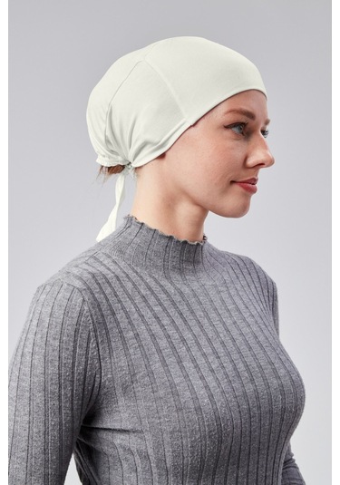 Kadın Tesettür Likralı Penye Dikişsiz Kaymaz Düz Bağlamalı Bone Ekru