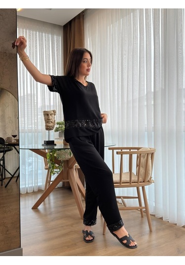 Soonaksesuar Kadın Kısa Kollu V Yakalı Pul Payetli Viskon Iki Iplik Bluz Ve Pantolon Ikili Takım Siyah