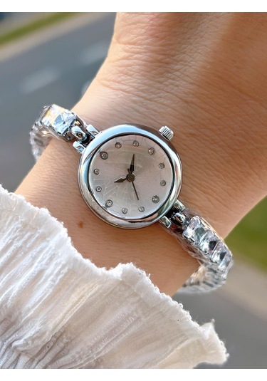 Coliseum Çelik Ve Taşlı Kordon Vintage Seri Küçük Kasa Özel Tasarım Kadın Kol Saati Sp.8933.m6 Gümüş
