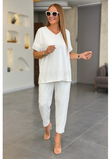 Soonaksesuar Kadın Kısa Kollu V Yakalı Pul Payetli Viskon Iki Iplik Bluz Ve Pantolon Ikili Takım Beyaz
