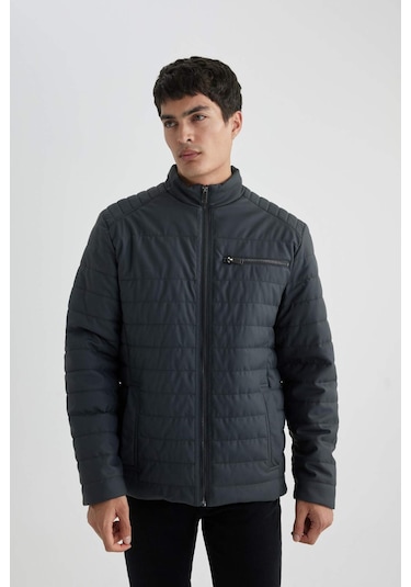 DeFacto Su İtici Slim Fit Suni Deri Mont Dar Kesim Dik Yaka Fermuarlı Cepli B3568AX24SPAR231 DeFacto Su İtici Slim Fit Suni Deri Mont Dar Kesim Dik Yaka Fermuarlı Cepli B3568AX24SPAR231