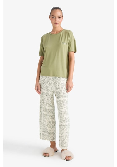 Defacto Pijama Takımı Regular Fit Kısa Kollu Üst Desenli Uzun Alt-fall İn Love F7560ax25augn762 Yeşil Defacto Pijama Takımı Regular Fit Kısa Kollu Üst Desenli Uzun Alt-fall İn Love F7560ax25augn762 Yeşil