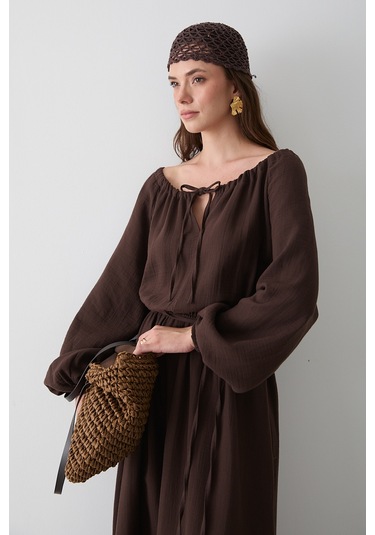 Kahverengi Bağlama Detaylı Müslin Elbise - 2004 Kahverengi