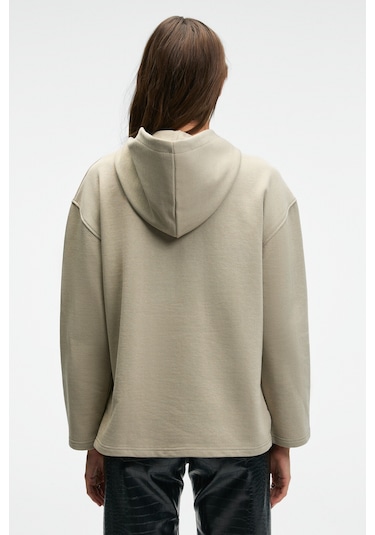 CAMELLIA Kadın Önü Nakışlı Etek Ucu Yırtmaçlı Kapüşonlu Comfort Fit Taş Rengi Sweatshirt