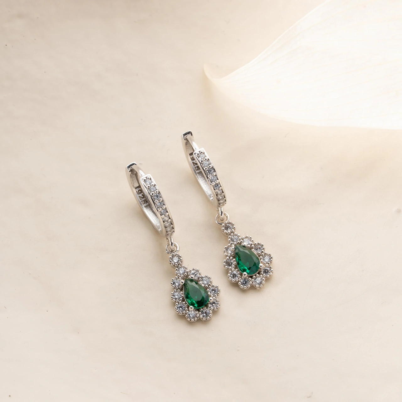 925 Ayar Gümüş Yeşil Damla Taşlı Küpe Gümüş