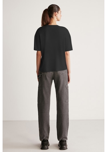 Jemmy Kadın %100 Organik Pamuk Relaxed Fit Yırtmaçlı Yuvarlak Yakalı Siyah T-shirt