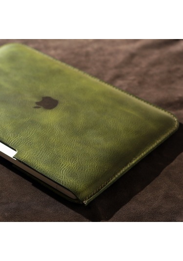 Kişiye Isme Özel Adonis Macbook Air Hakiki Deri Kılıf Yeşil