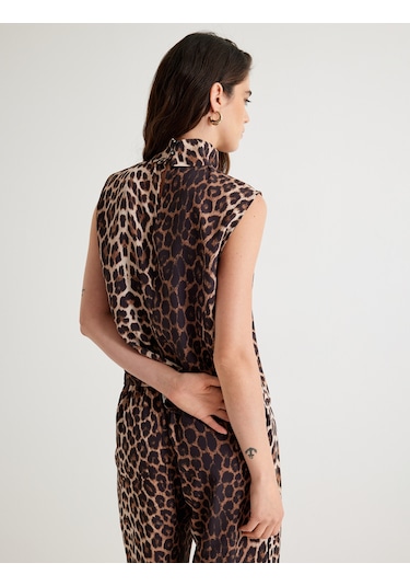 Koton Leopar Desenli Bluz Kolsuz Dik Yaka Pile Detaylı Bej Desenli 5wak60099uw