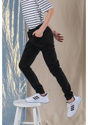 Erkek Çocuk Dar Paça Siyah Kot Pantolon 001